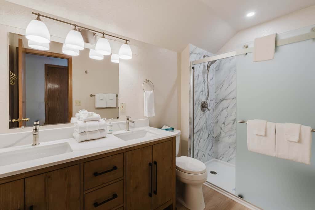 Sunriver Fun with a Private Hot Tub, Cozy Fireplaces & SHARC Access for the Ultimate Sunriver Getaway
