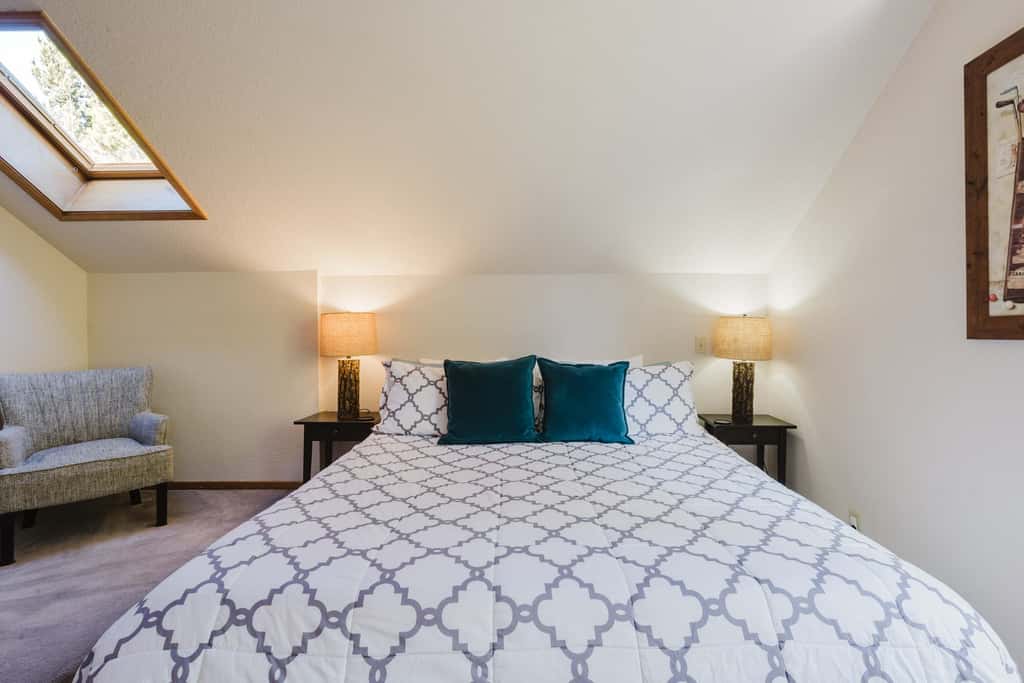 Sunriver Fun with a Private Hot Tub, Cozy Fireplaces & SHARC Access for the Ultimate Sunriver Getaway