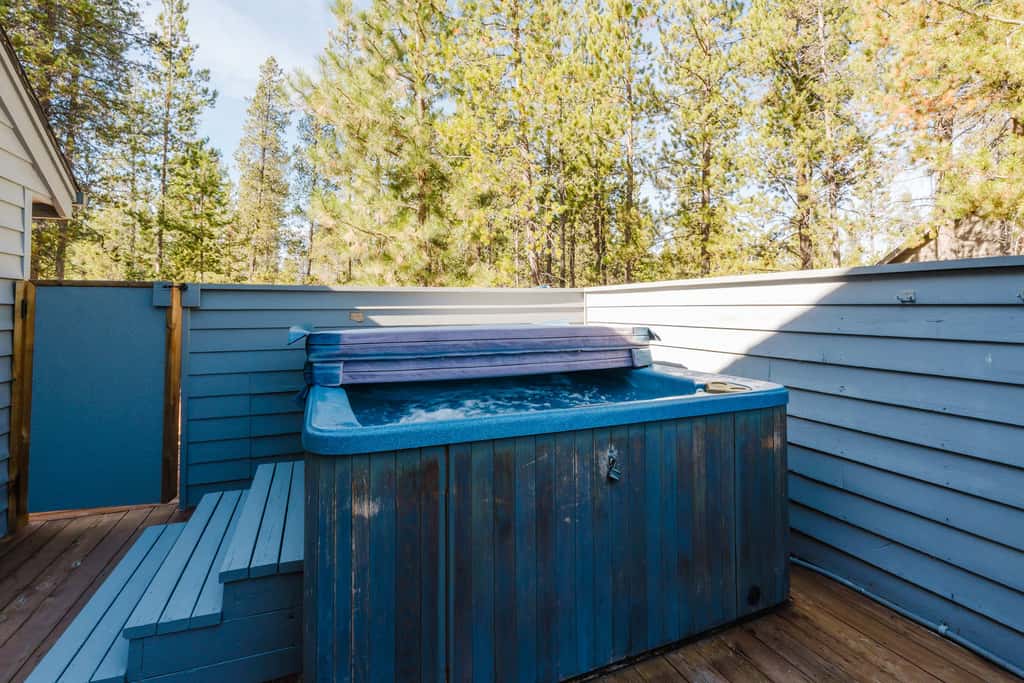 Sunriver Fun with a Private Hot Tub, Cozy Fireplaces & SHARC Access for the Ultimate Sunriver Getaway