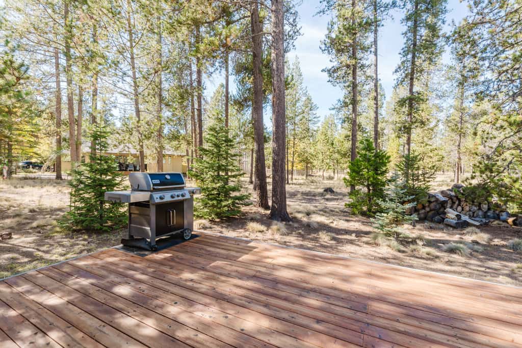 Sunriver Fun with a Private Hot Tub, Cozy Fireplaces & SHARC Access for the Ultimate Sunriver Getaway