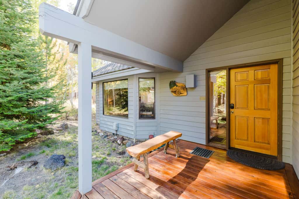 Sunriver Fun with a Private Hot Tub, Cozy Fireplaces & SHARC Access for the Ultimate Sunriver Getaway