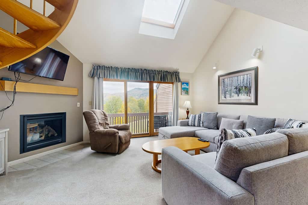 2BR at Nordic Village w/ shared pool, game room near ski, golf & storyland