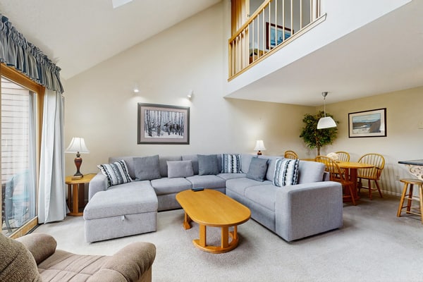 2BR at Nordic Village w/ shared pool, game room near ski, golf & storyland
