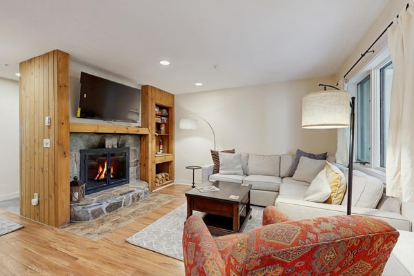 2BR condo w/ ski locker, w/d, wifi