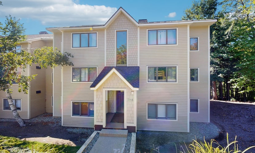 2BR condo w/ ski locker, w/d, wifi