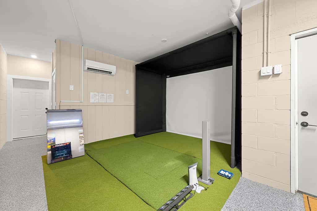 Brand New Retreat Private Pool & Golf Simulator