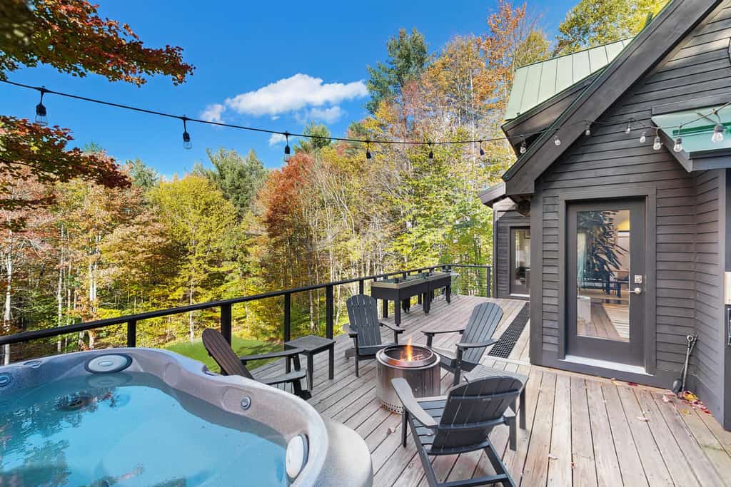 Luxury Ludlow Retreat | Hot Tub, private gym, sauna Near Okemo