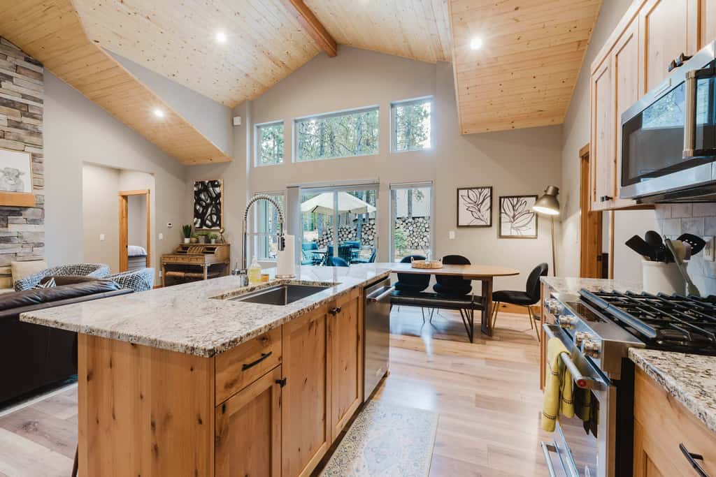Luxury Pines Retreat at Black Butte Ranch 