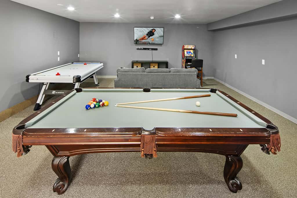 Steps to Snow Summit · 4BR · Spa & Man Cave