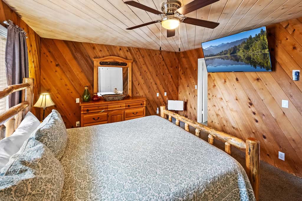 Steps to Snow Summit · 4BR · Spa & Man Cave