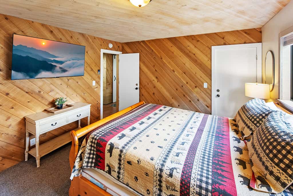 Steps to Snow Summit · 4BR · Spa & Man Cave