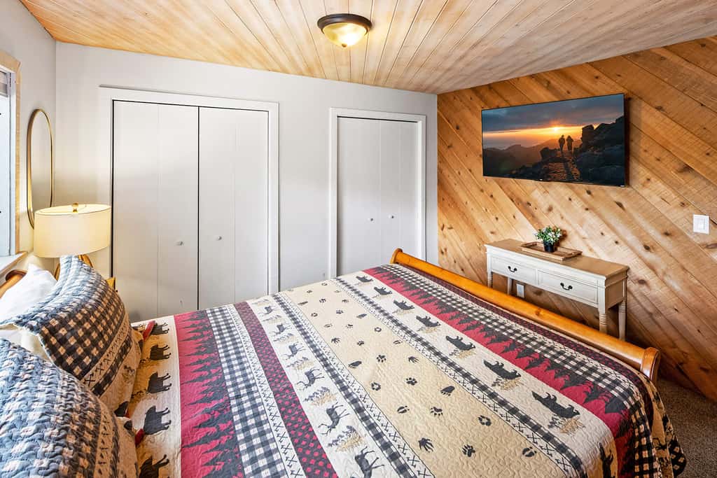 Steps to Snow Summit · 4BR · Spa & Man Cave