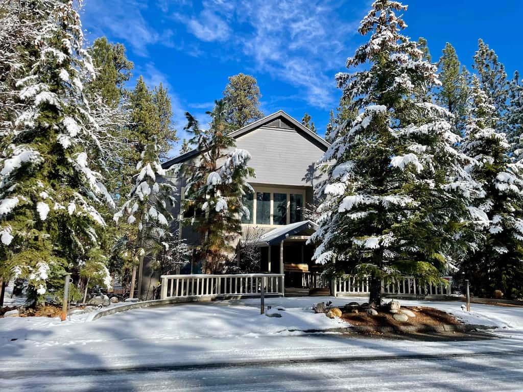 Ski Lodge 2 Min to Slopes · Sleeps 16 · Game Room