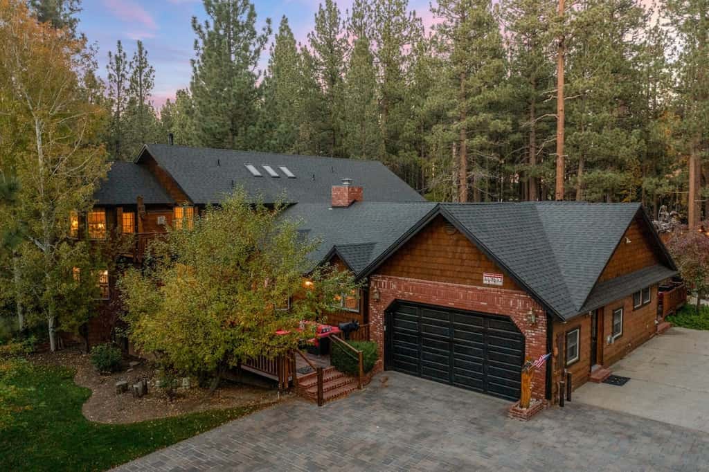 1-Acre Estate · Sleeps 16 · Near Slopes & Village