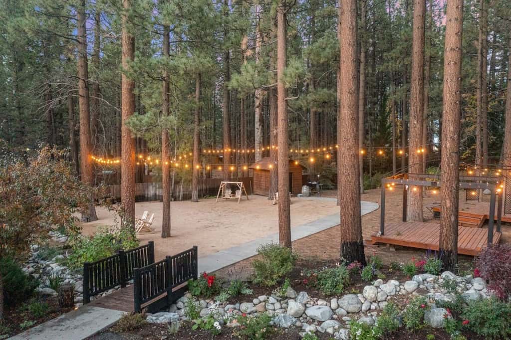1-Acre Estate · Sleeps 16 · Near Slopes & Village