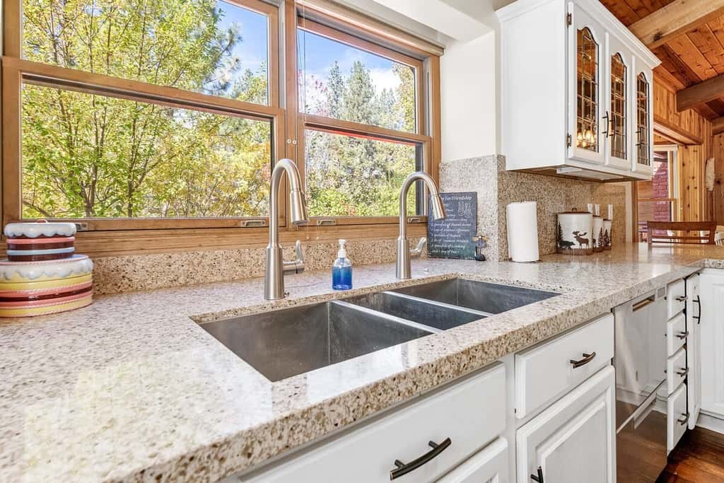 1-Acre Estate · Sleeps 16 · Near Slopes & Village