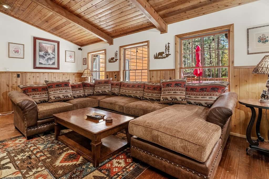 1-Acre Estate · Sleeps 16 · Near Slopes & Village