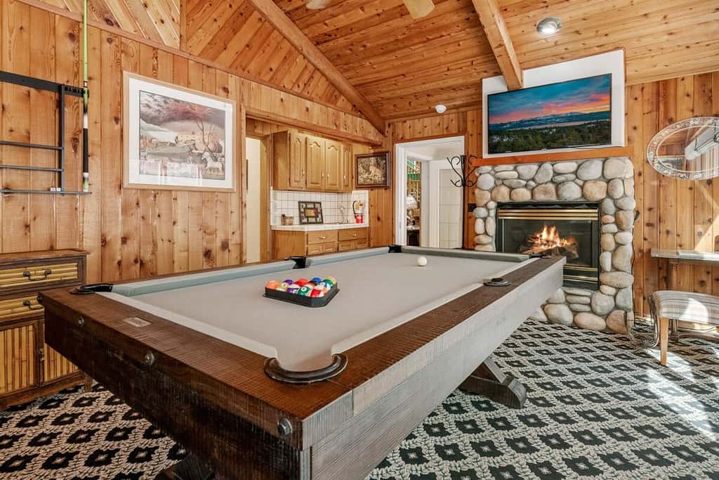 1-Acre Estate · Sleeps 16 · Near Slopes & Village