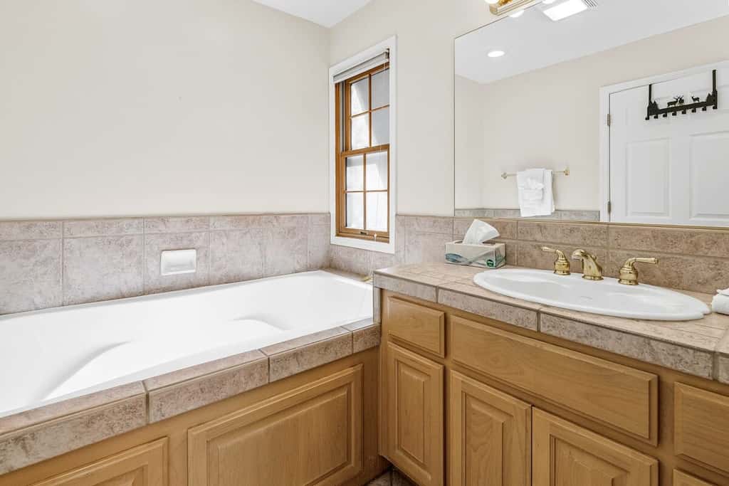 1-Acre Estate · Sleeps 16 · Near Slopes & Village