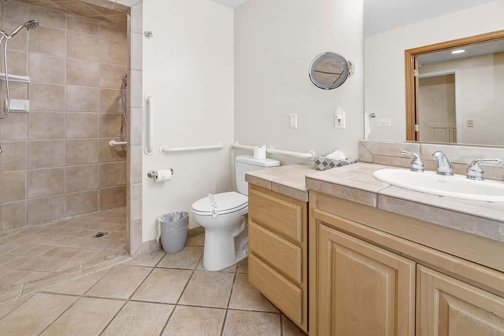 1-Acre Estate · Sleeps 16 · Near Slopes & Village