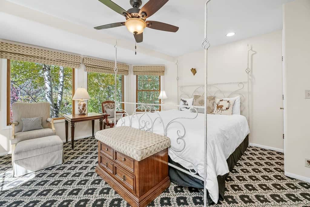 1-Acre Estate · Sleeps 16 · Near Slopes & Village