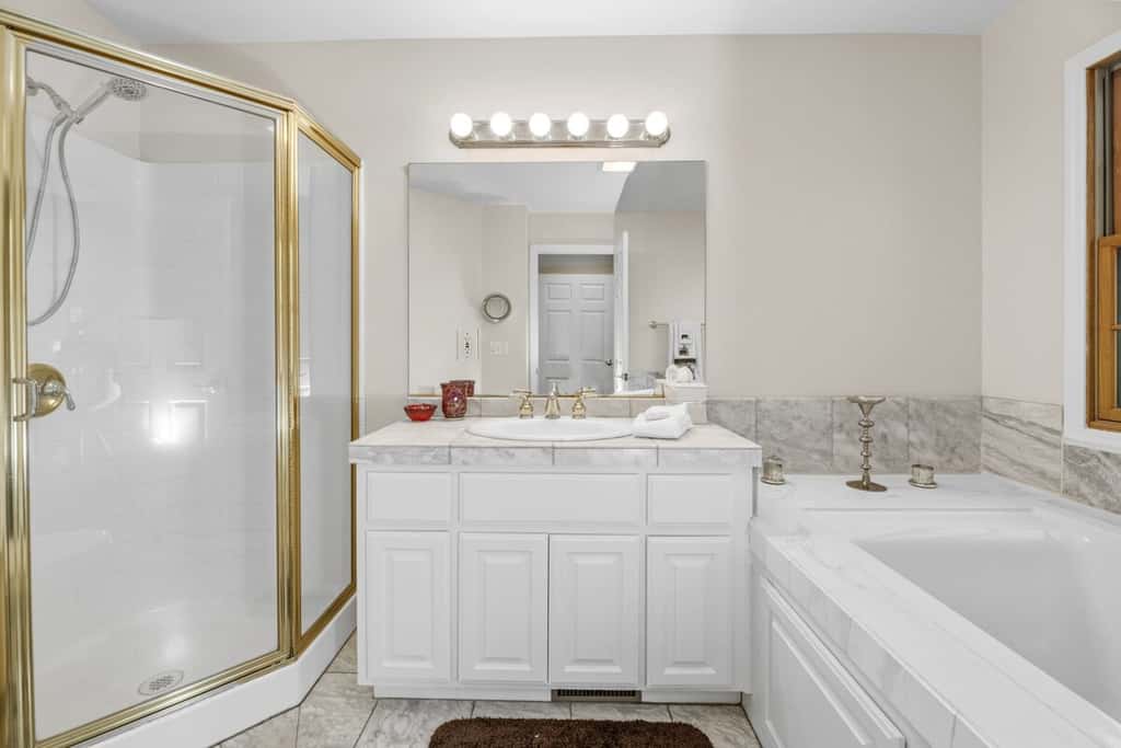1-Acre Estate · Sleeps 16 · Near Slopes & Village