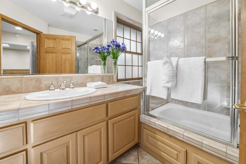 1-Acre Estate · Sleeps 16 · Near Slopes & Village