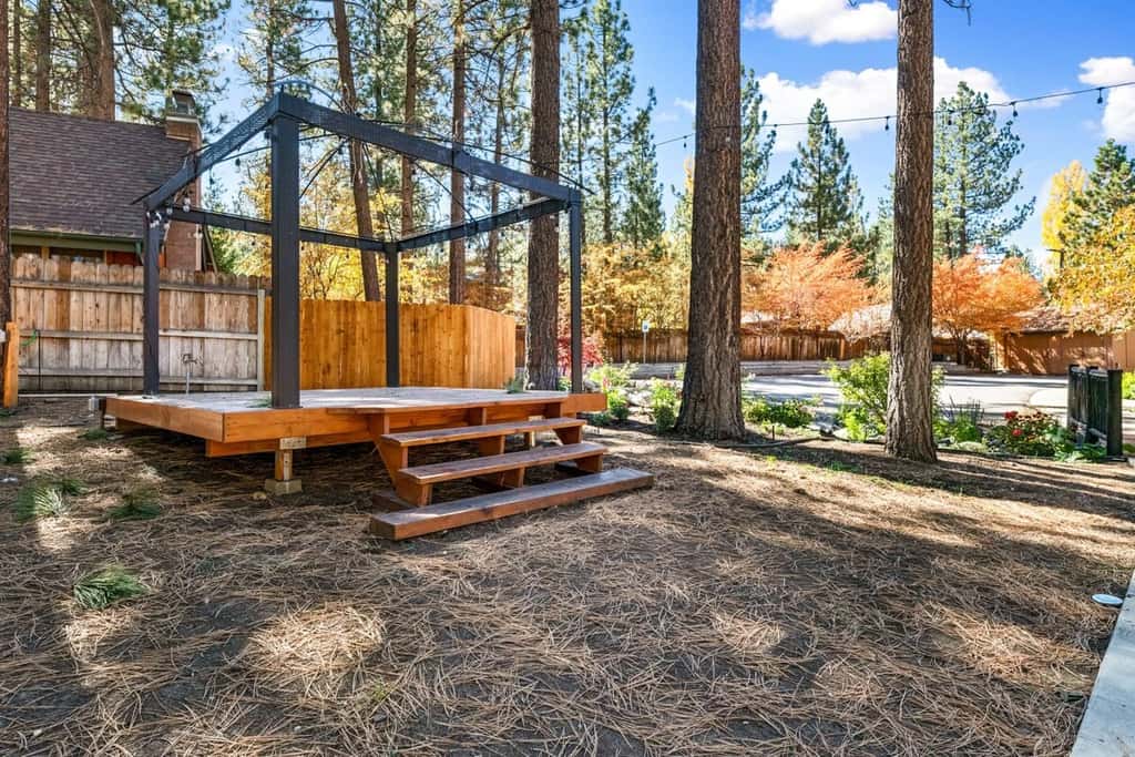 1-Acre Estate · Sleeps 16 · Near Slopes & Village