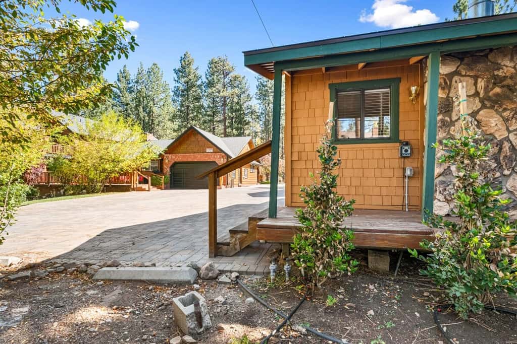 1-Acre Estate · Sleeps 16 · Near Slopes & Village