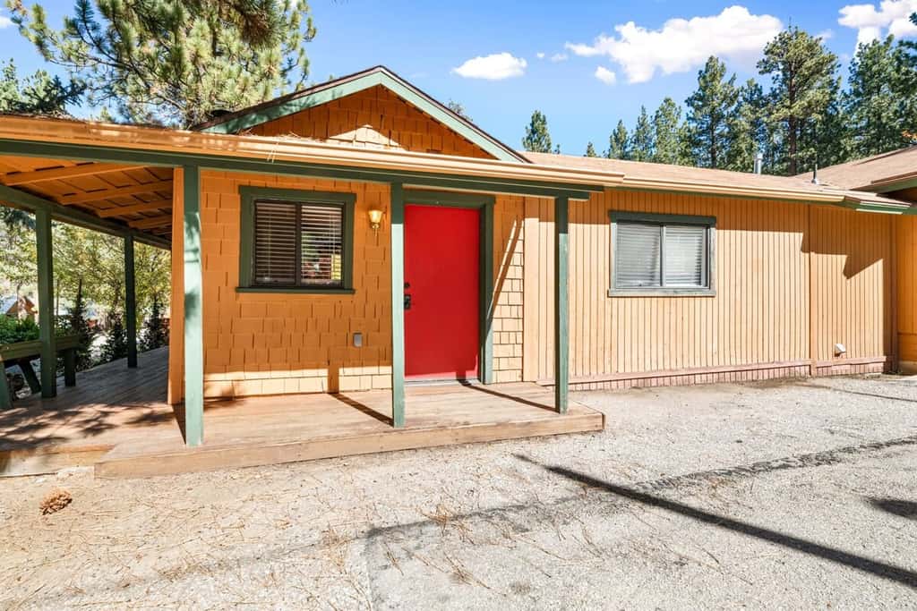 1-Acre Estate · Sleeps 16 · Near Slopes & Village