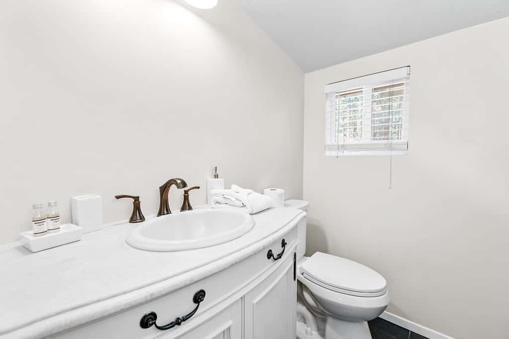 1-Acre Estate · Sleeps 16 · Near Slopes & Village