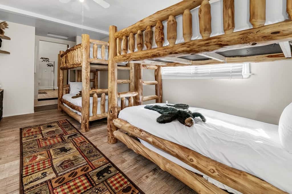 1-Acre Estate · Sleeps 16 · Near Slopes & Village