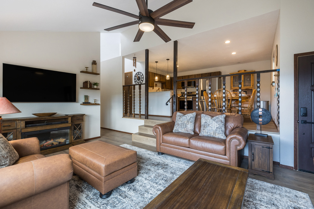 Casa del Solecito - Hot Tub, Game Room & Mountain Views