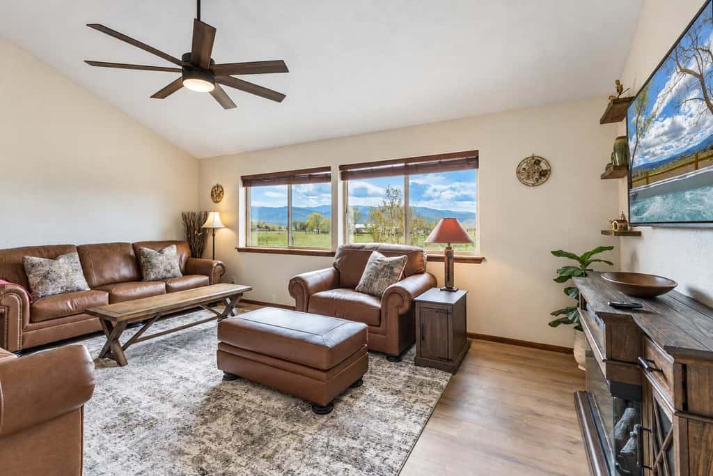 Casa del Solecito - Hot Tub, Game Room & Mountain Views