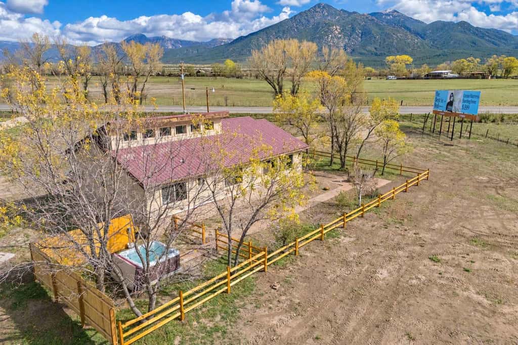 Casa del Solecito - Hot Tub, Game Room & Mountain Views