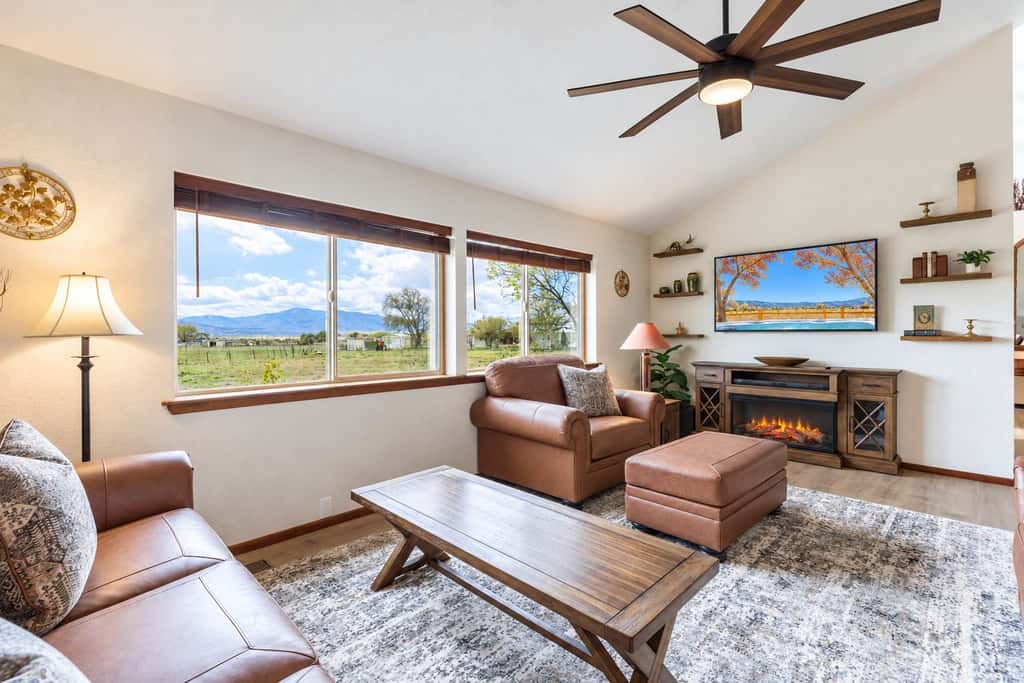 Casa del Solecito - Hot Tub, Game Room & Mountain Views