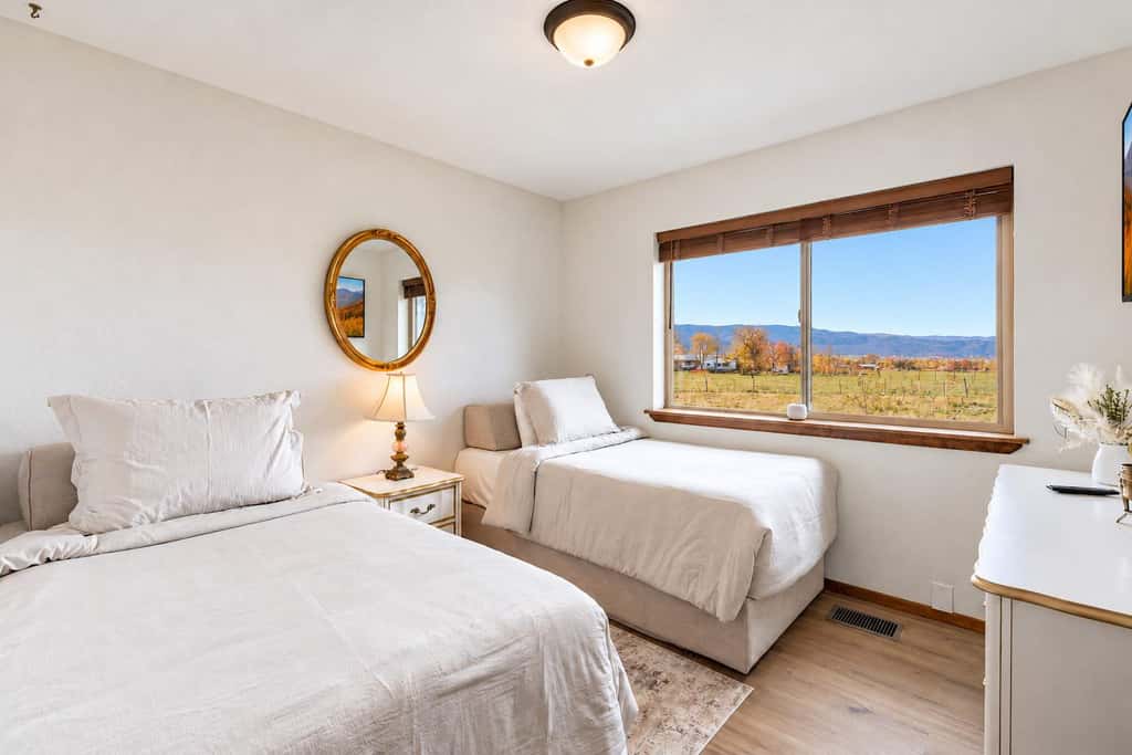 Casa del Solecito - Hot Tub, Game Room & Mountain Views