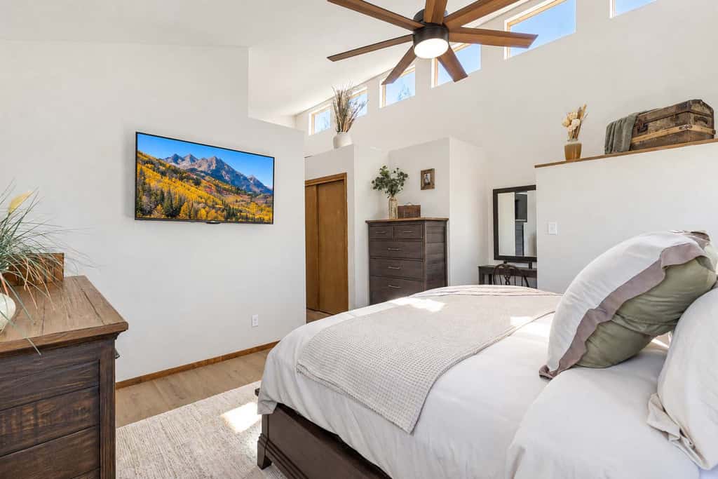 Casa del Solecito - Hot Tub, Game Room & Mountain Views