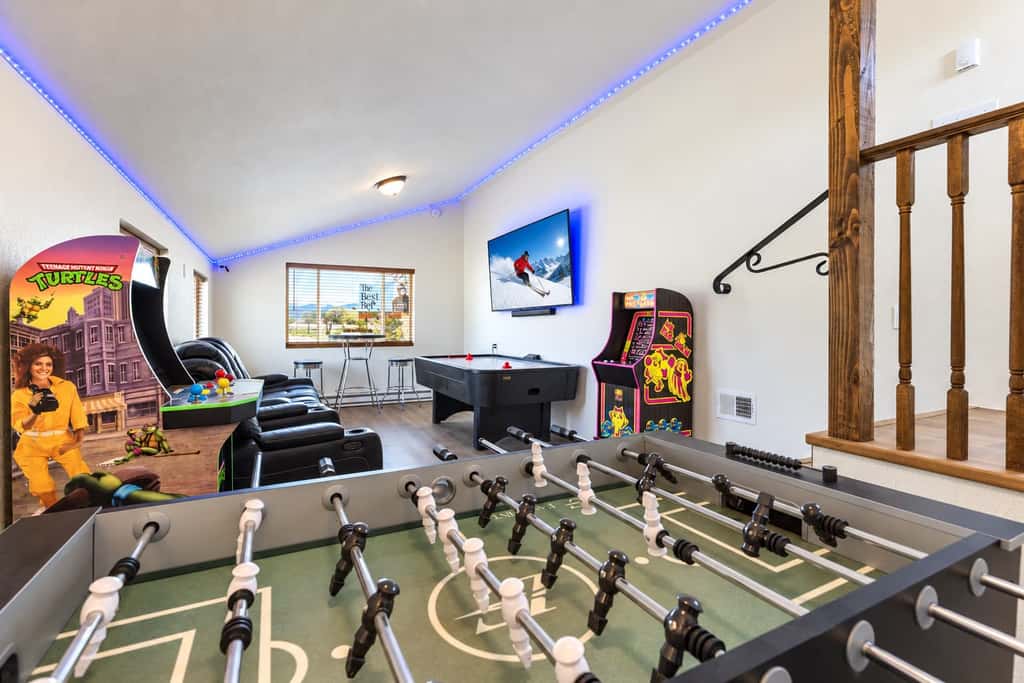 Casa del Solecito - Hot Tub, Game Room & Mountain Views
