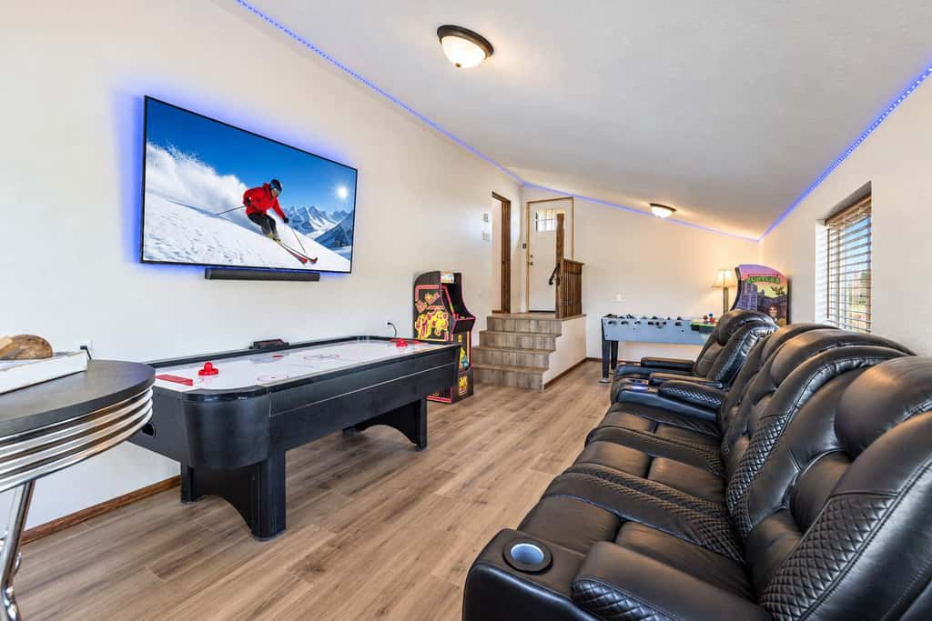 Casa del Solecito - Hot Tub, Game Room & Mountain Views