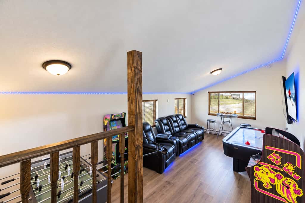 Casa del Solecito - Hot Tub, Game Room & Mountain Views