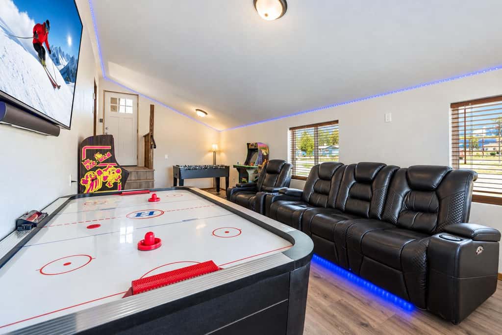 Casa del Solecito - Hot Tub, Game Room & Mountain Views