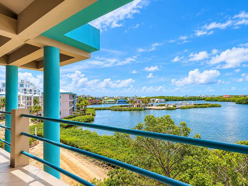 Renovated Lagoon View Condo with Pool in San Pedro