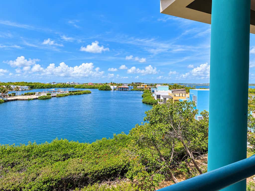 Renovated Lagoon View Condo with Pool in San Pedro