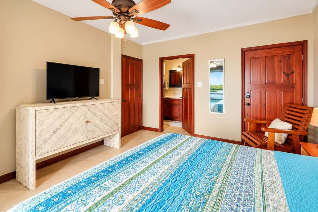 Renovated Lagoon View Condo with Pool in San Pedro