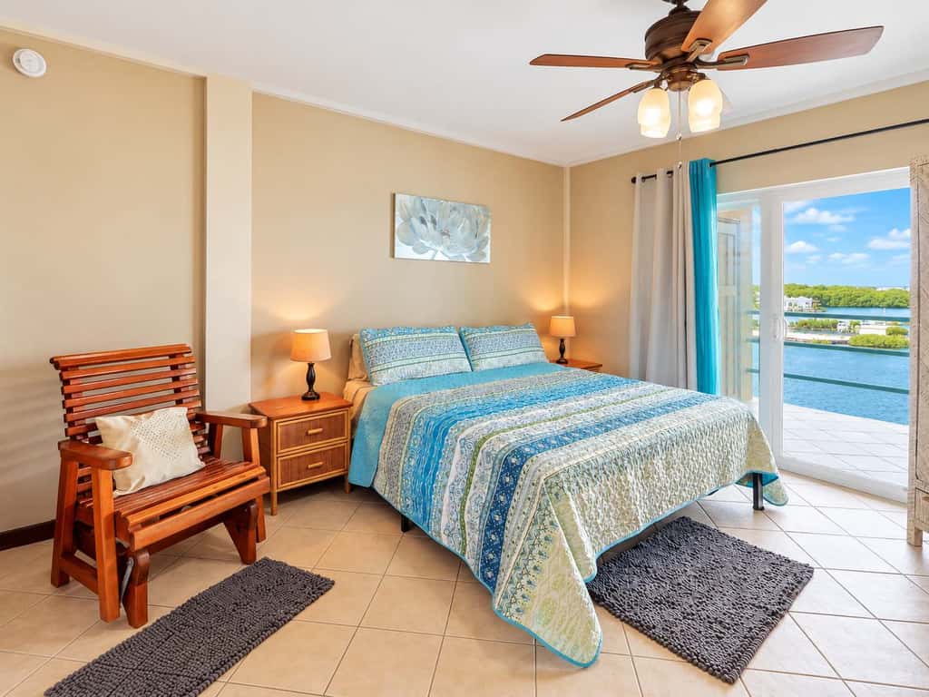 Renovated Lagoon View Condo with Pool in San Pedro