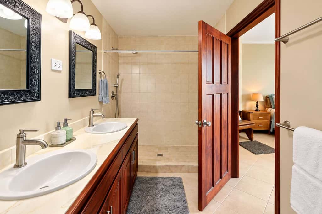 Renovated Lagoon View Condo with Pool in San Pedro