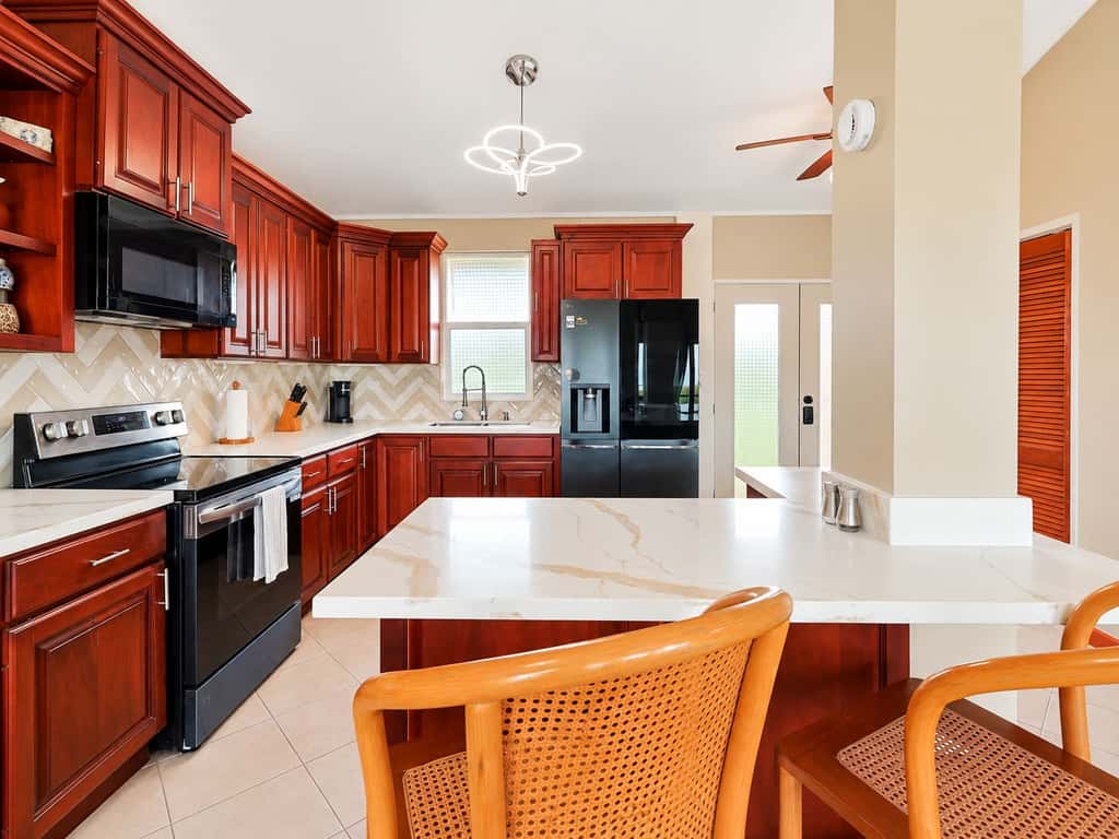 Renovated Lagoon View Condo with Pool in San Pedro