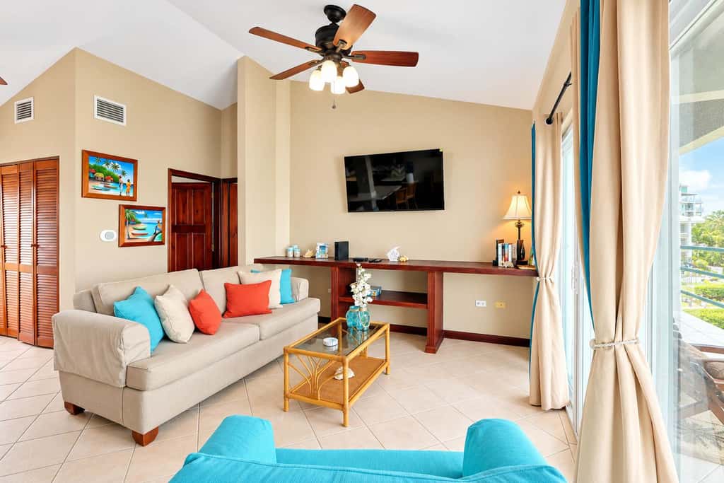 Renovated Lagoon View Condo with Pool in San Pedro
