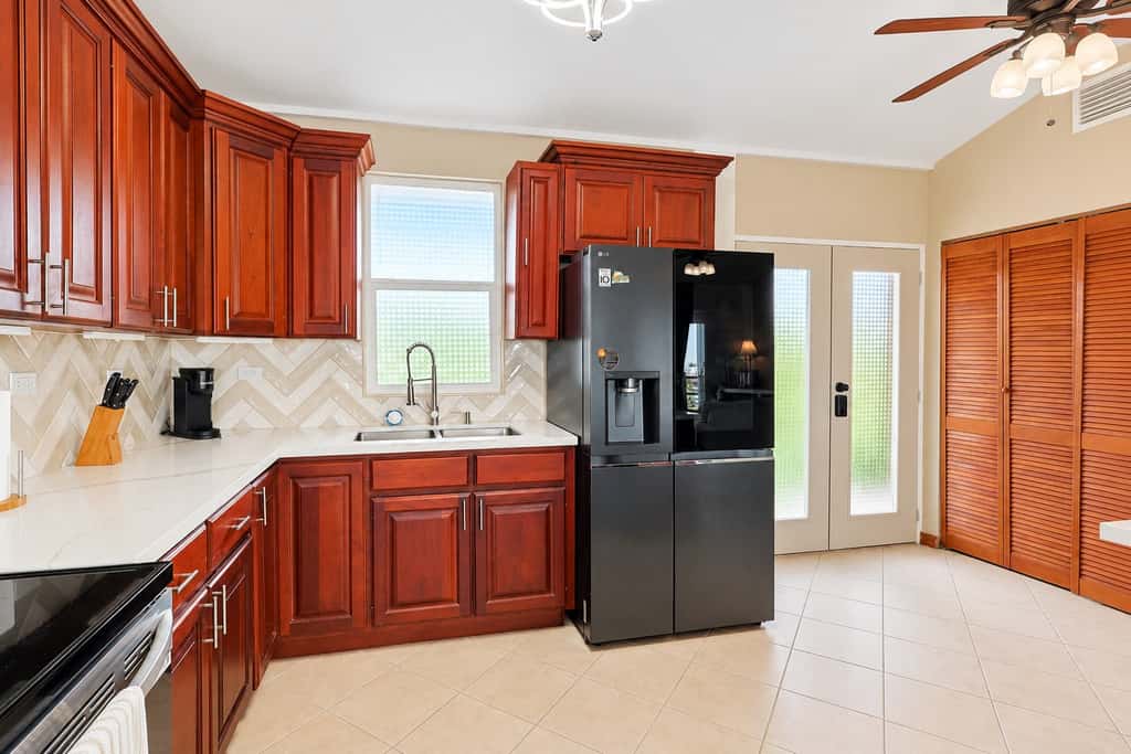 Renovated Lagoon View Condo with Pool in San Pedro